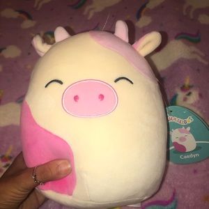 Caedyn the cow squishmallow valentines 8”